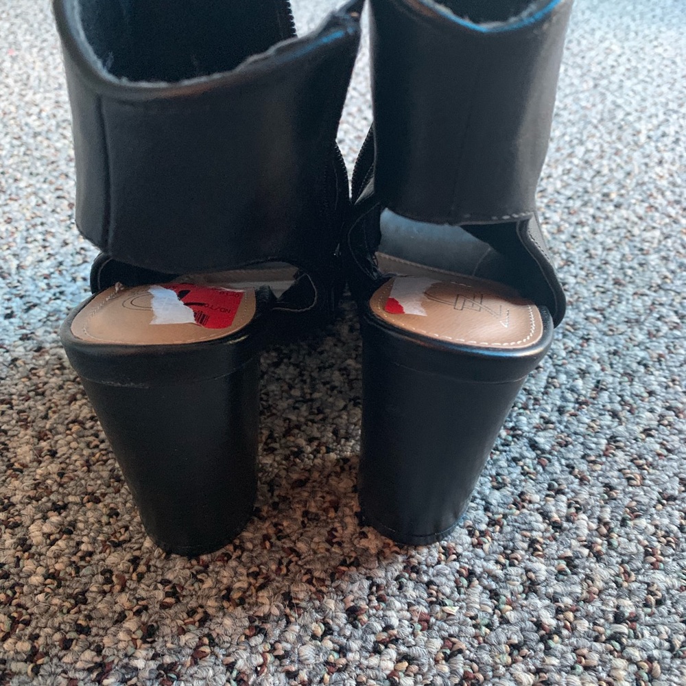 Ankle boots - Picture 3 of 3
